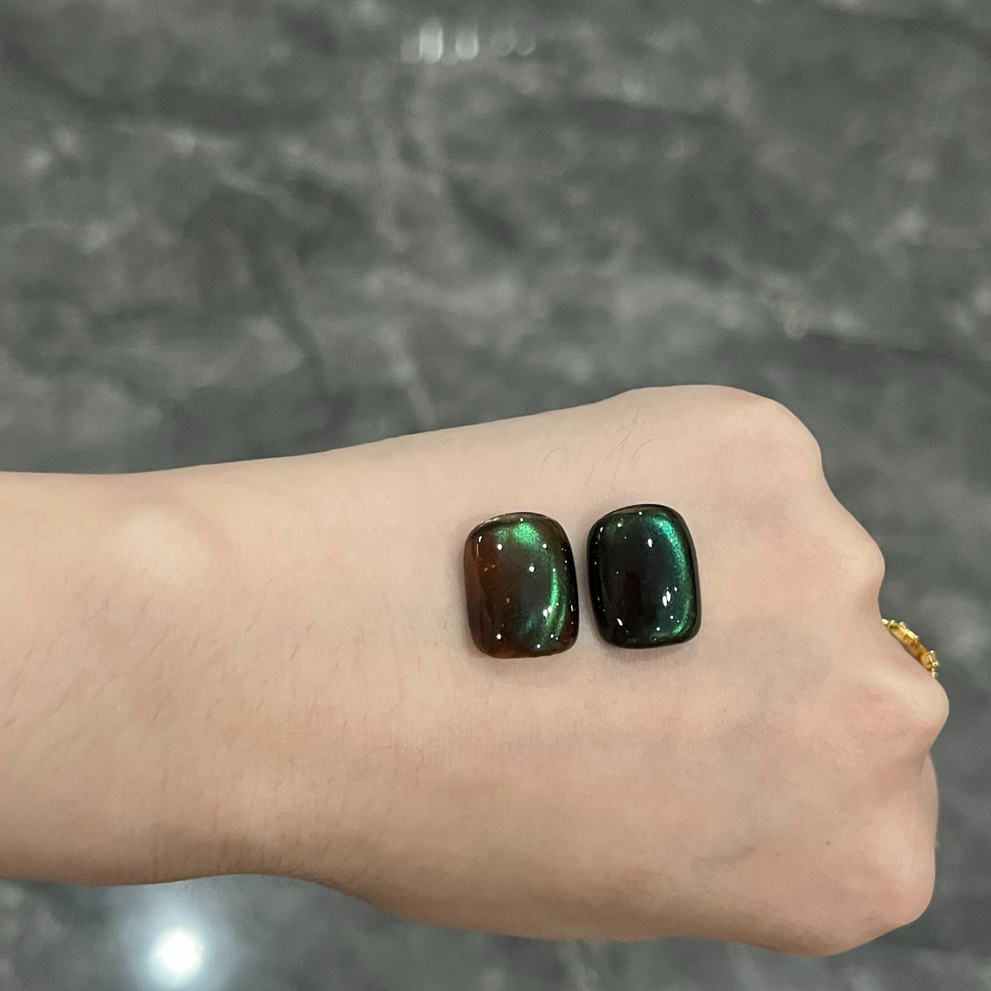 【娜姐优选】新品琥珀棕底绿光玻璃珠暮光之森猫眼胶