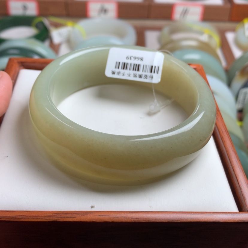 【闪购商品】和田玉手镯未镶嵌58