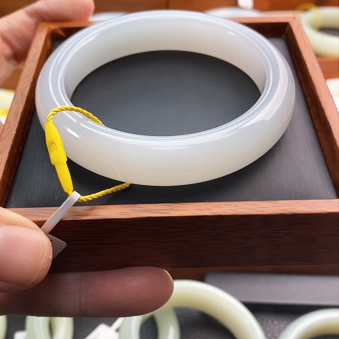 和田玉手镯未镶嵌60