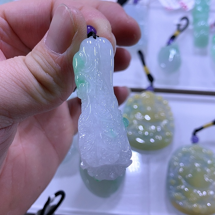 翡翠颈饰未镶嵌天然翡翠A货吊坠