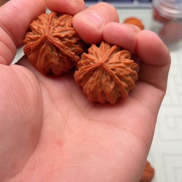 文玩核桃把件三棱