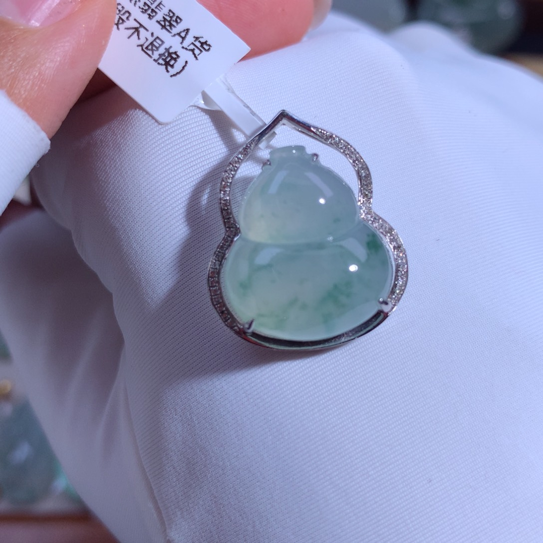 翡翠颈饰18K金镶嵌葫芦