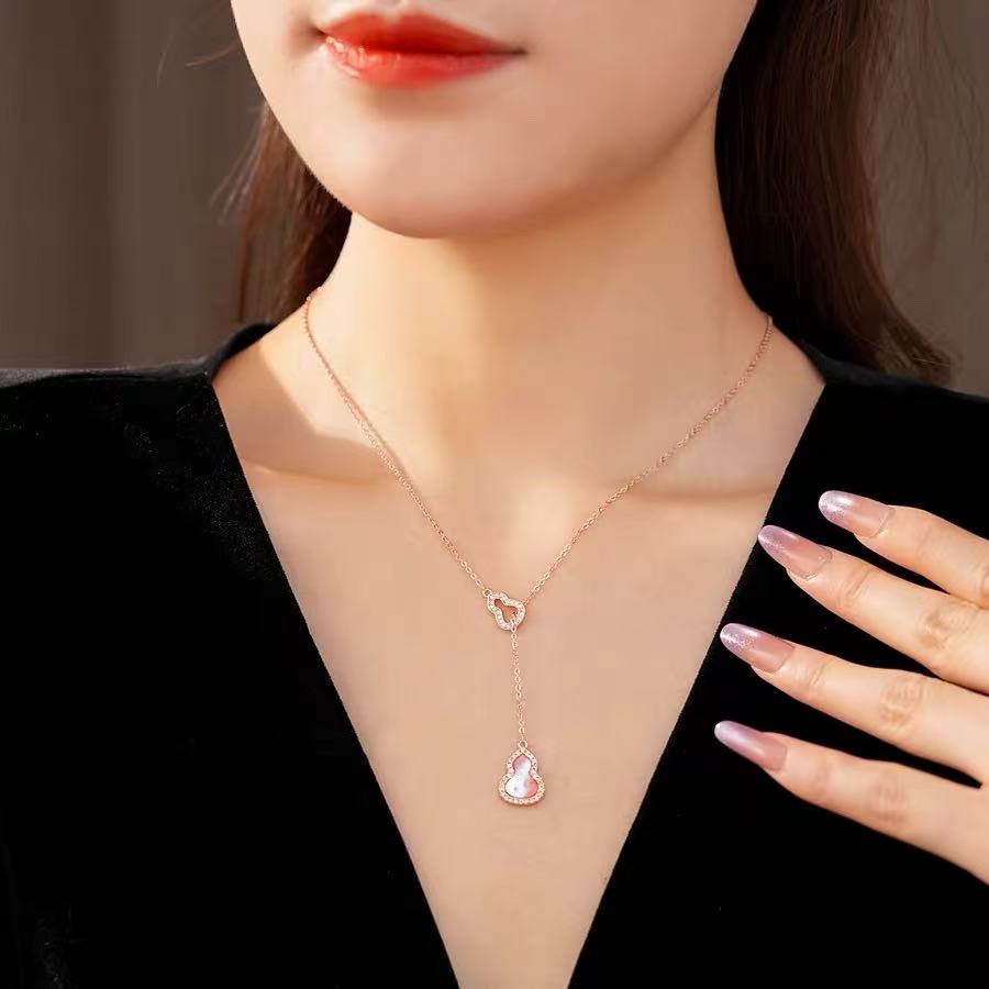 钛钢项链 新中式粉色贝贝葫芦项链全新镂空抽拉设计显白高级感