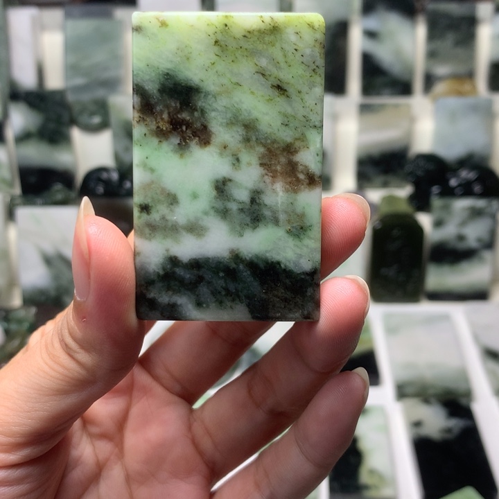 独山玉未镶嵌颈饰