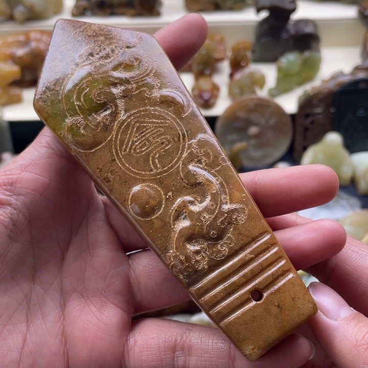 蛇纹石玉颈饰未镶嵌