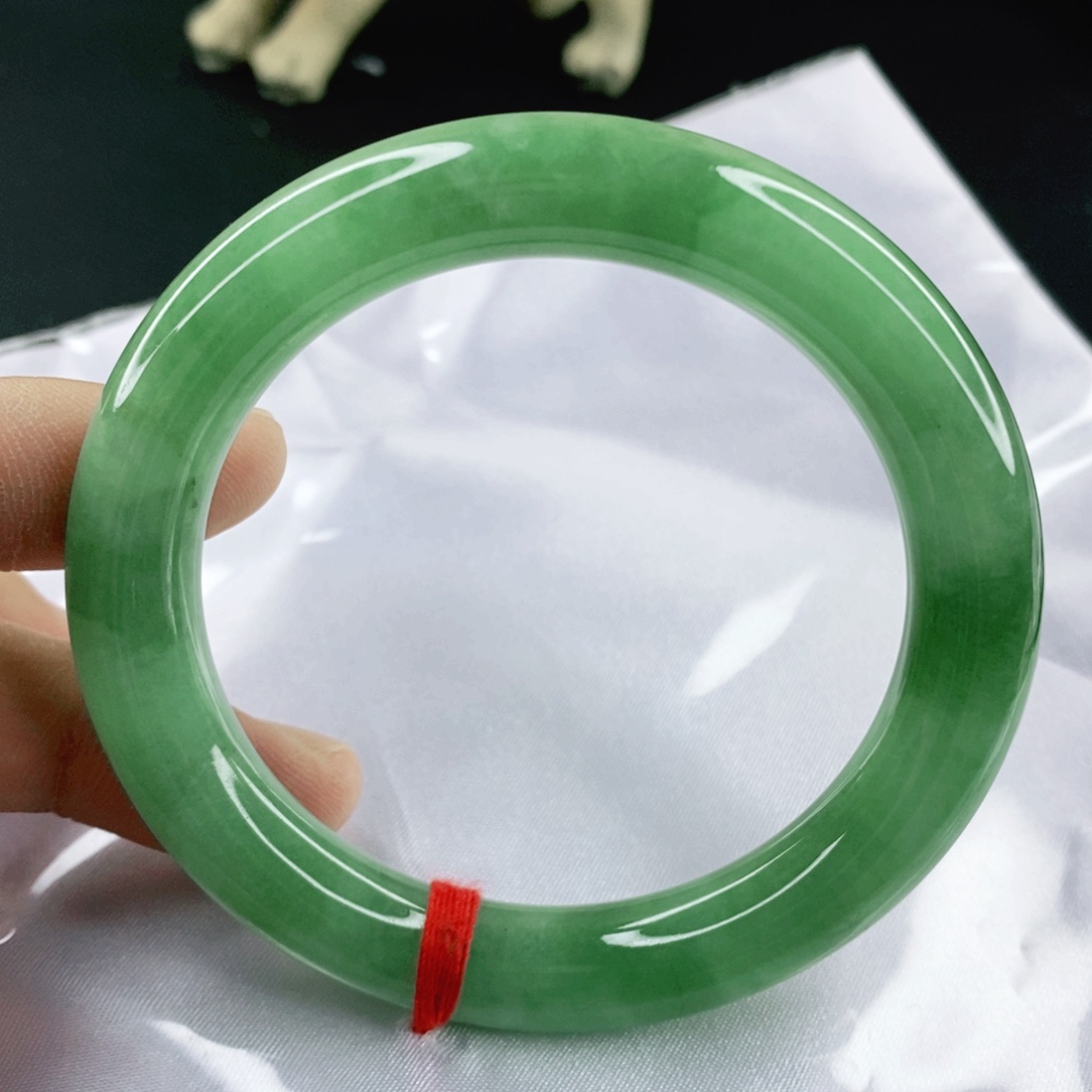 翡翠手镯未镶嵌56.5圈口圆条