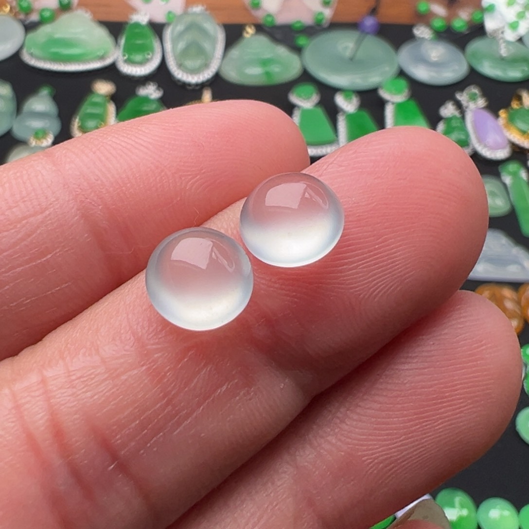 翡翠颈饰未镶嵌蛋面7.7