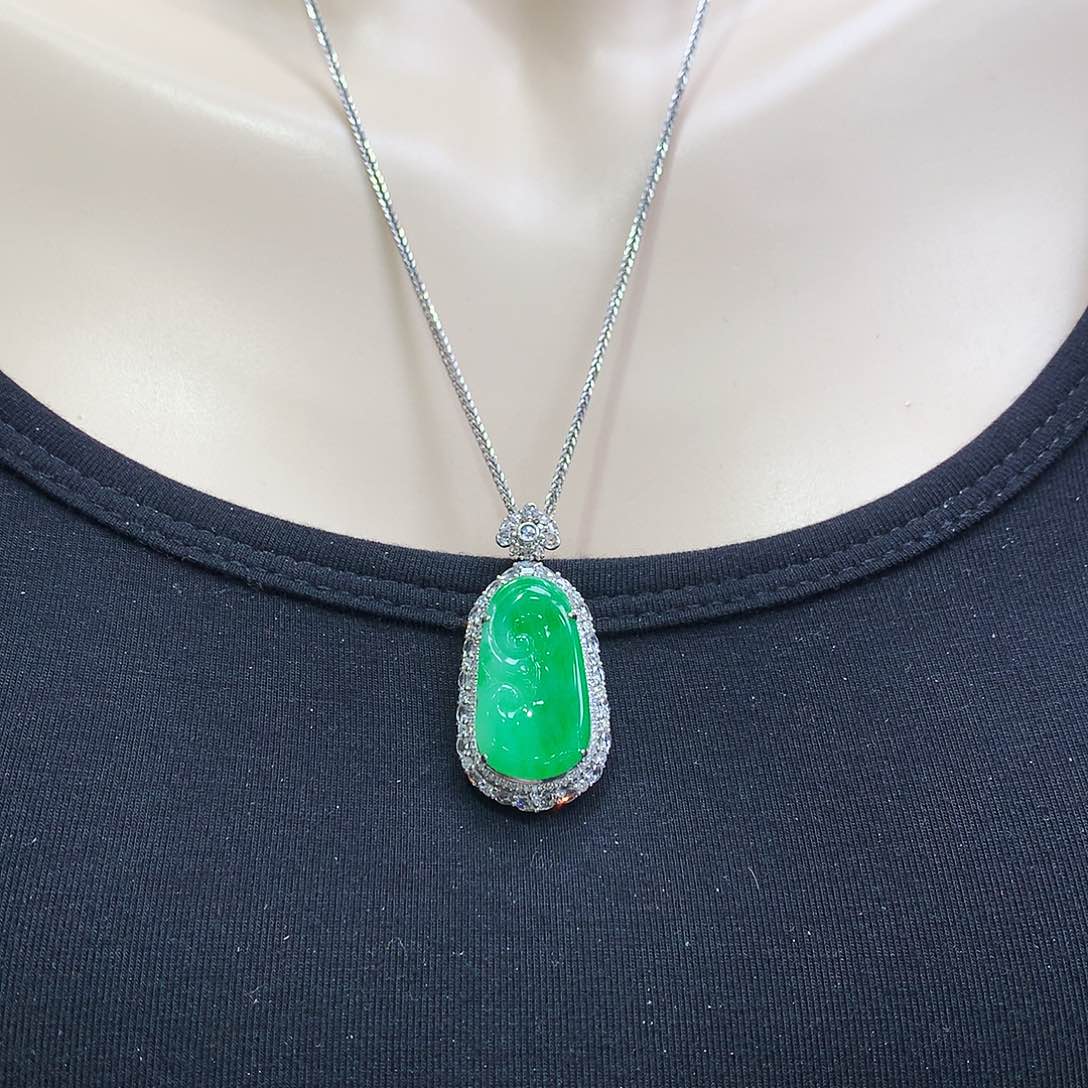 翡翠颈饰18K金镶嵌如意