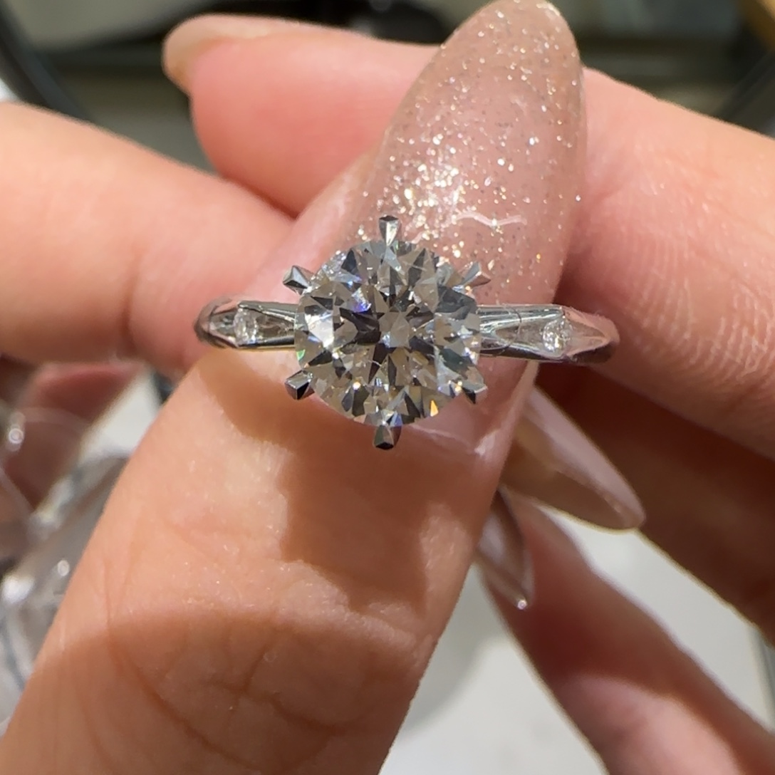 18K金镶嵌实验室培育钻石带钻六爪1卡