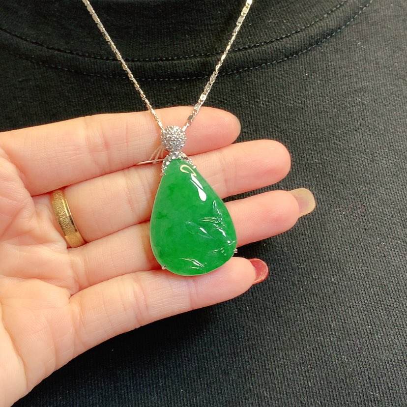 【闪购商品】翡翠吊坠(赠链)18K金镶嵌