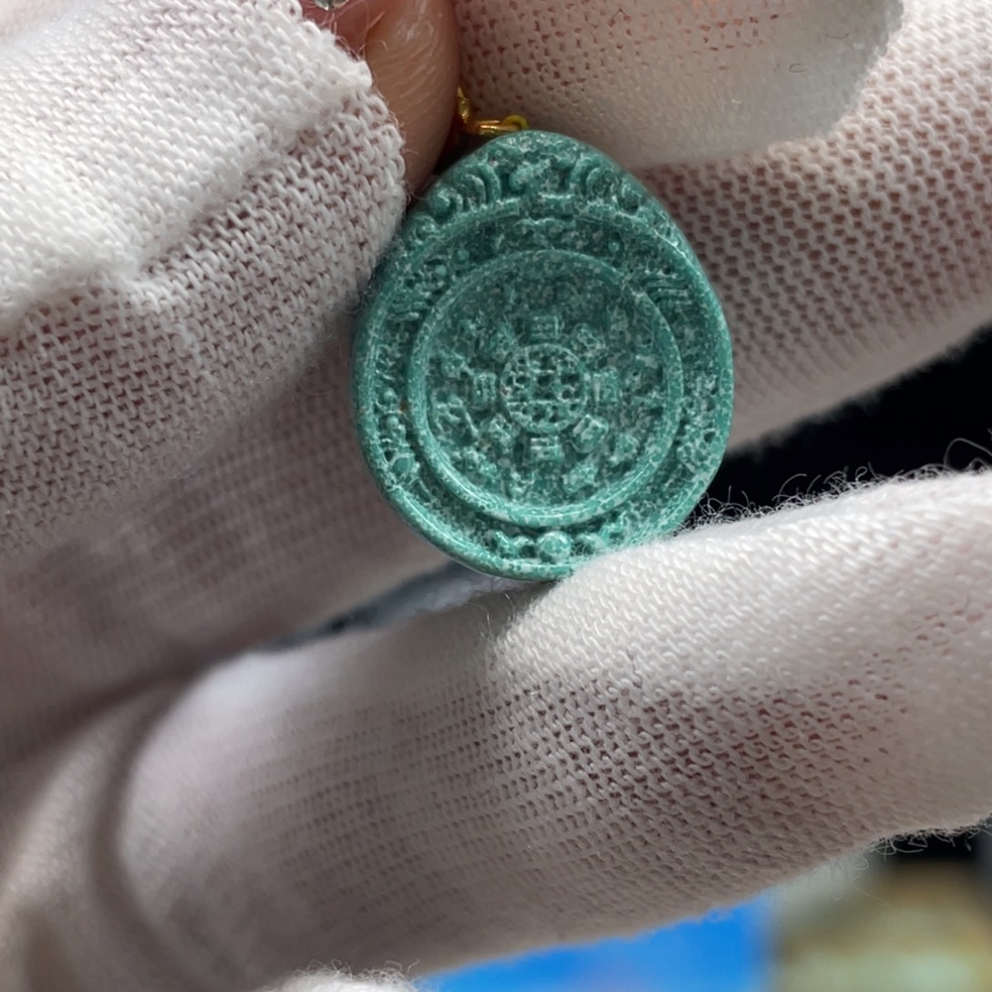 绿松石未镶嵌挂件