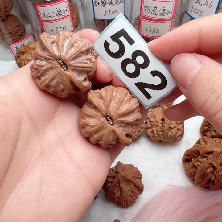 J***．文玩核桃吊坠文玩582