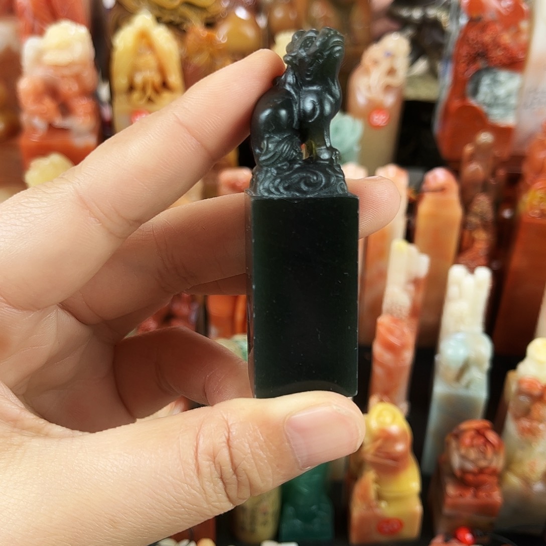 寿山石印石毅**青   100。             0