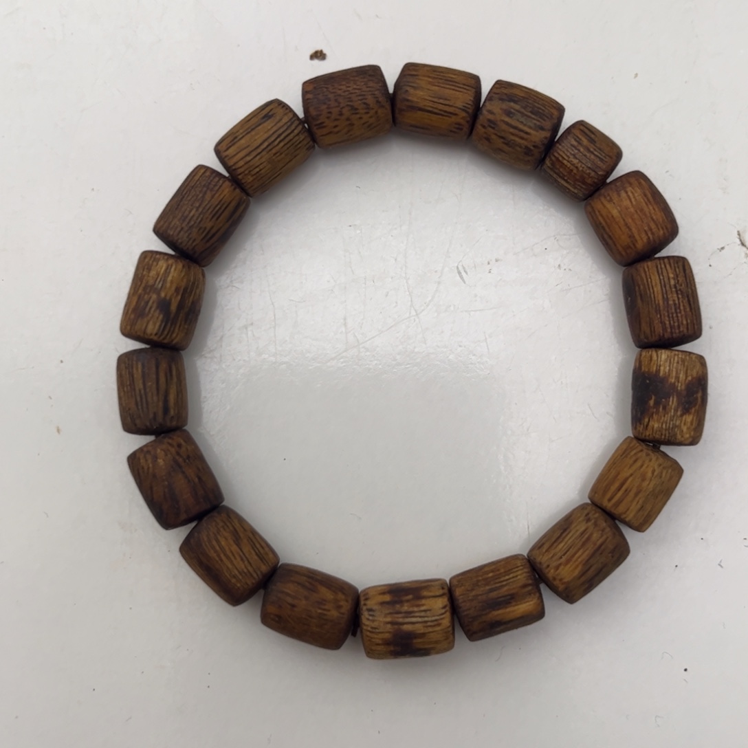 白棋沉香手串福利款7克