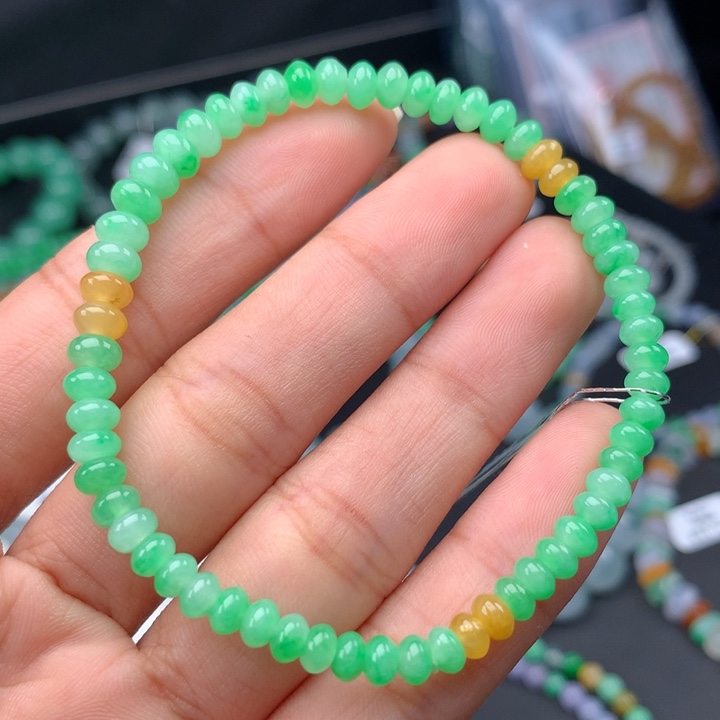 翡翠手镯未镶嵌卡