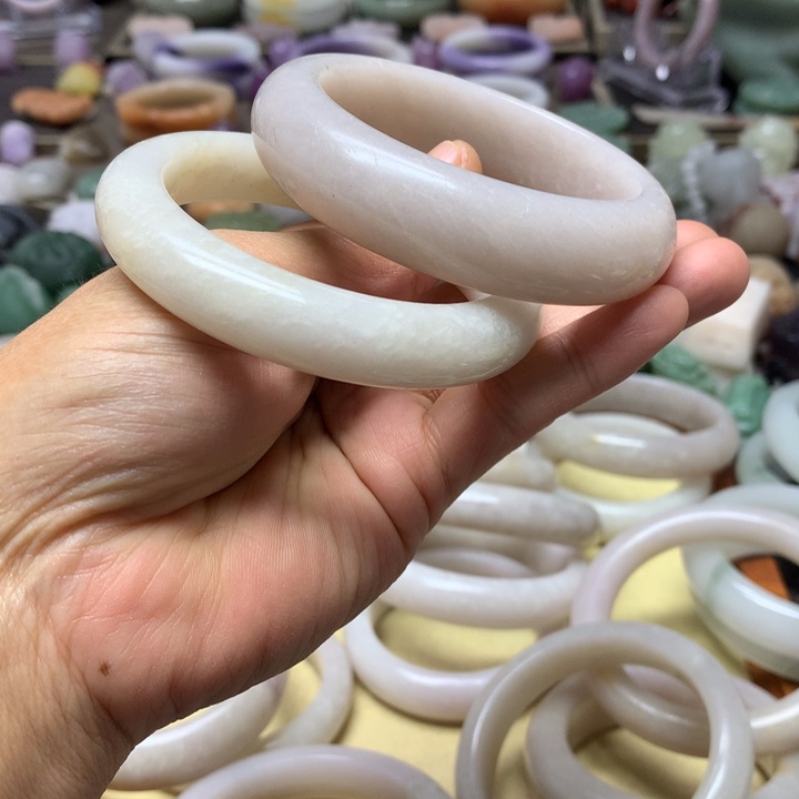 嘚***嘚石英岩玉未镶嵌2条紫玉56微微