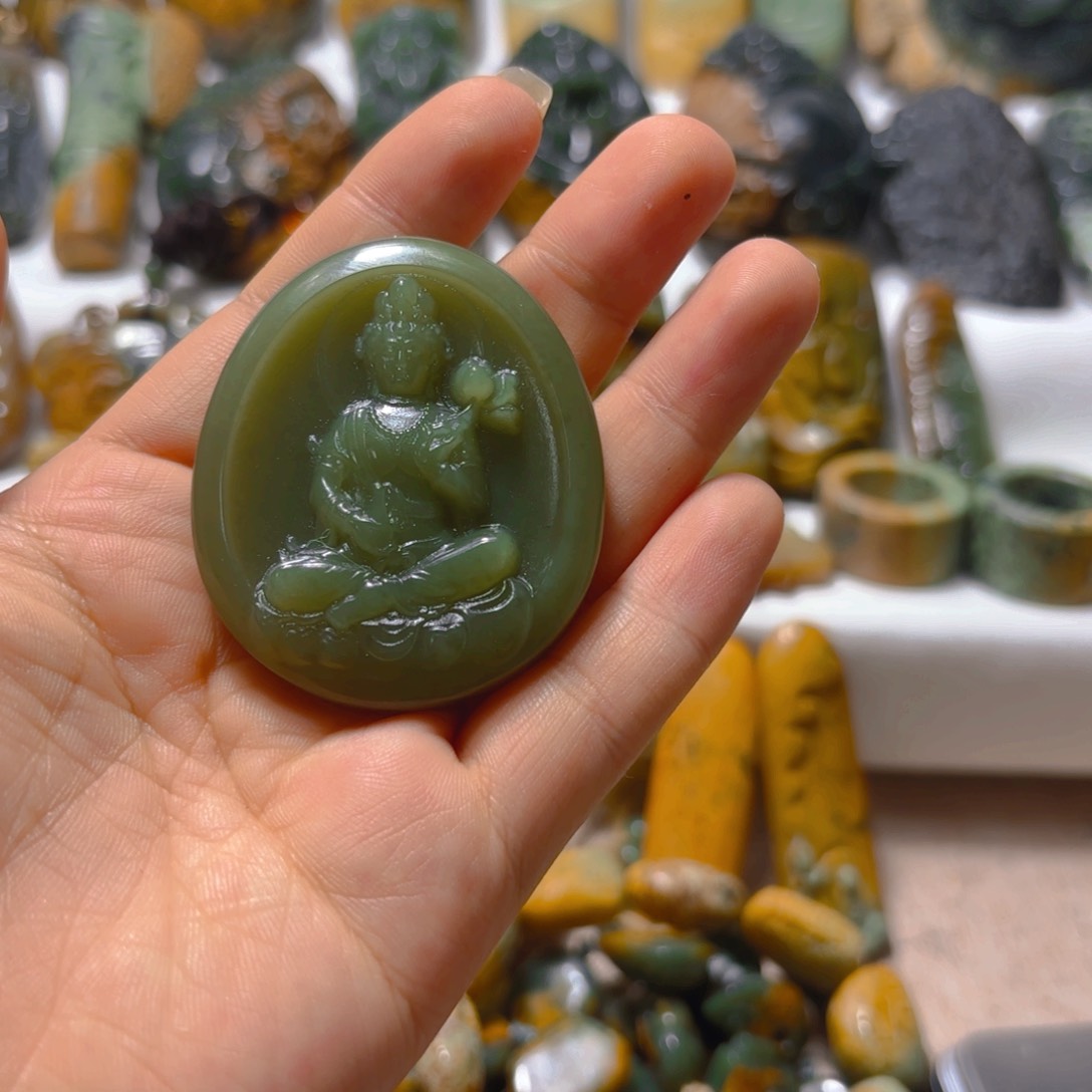 岫岩河磨玉（透闪石质玉）挂件未镶嵌塞***人