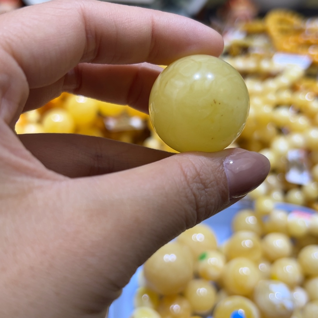 琥珀珠宝奇石未镶嵌