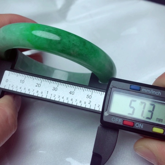 翡翠手镯未镶嵌手镯