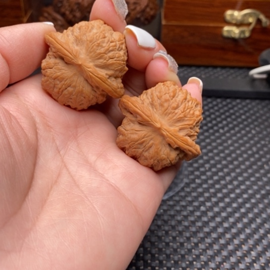 文玩核桃吊坠40全品血麒麟