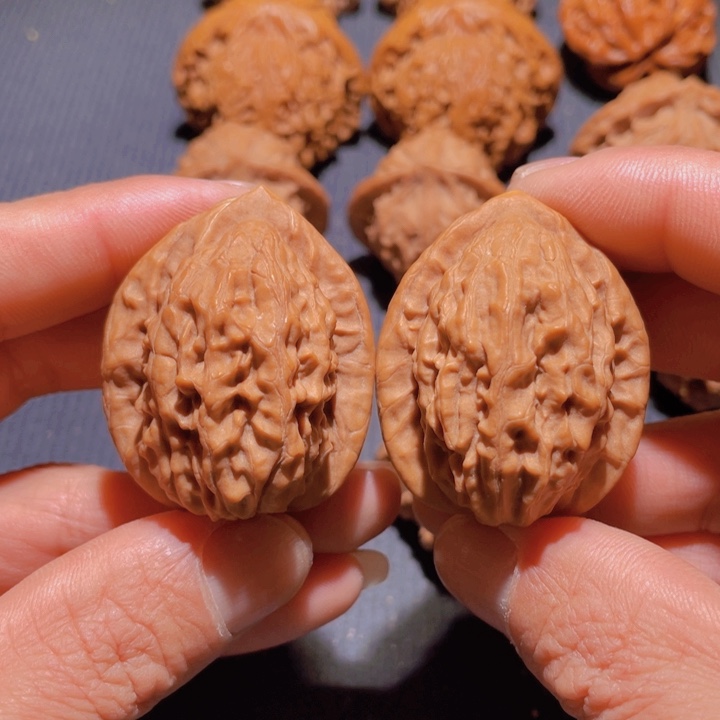 文玩核桃吊坠大红袍