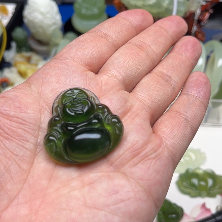 翡***香未镶嵌蛇纹石玉颈饰