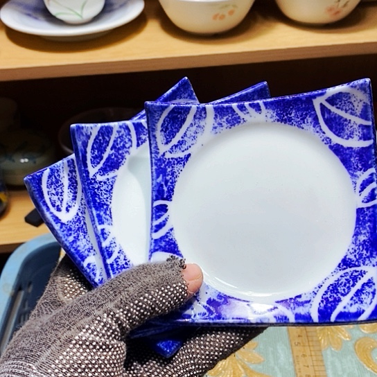 瓷片新年快乐。万事如意