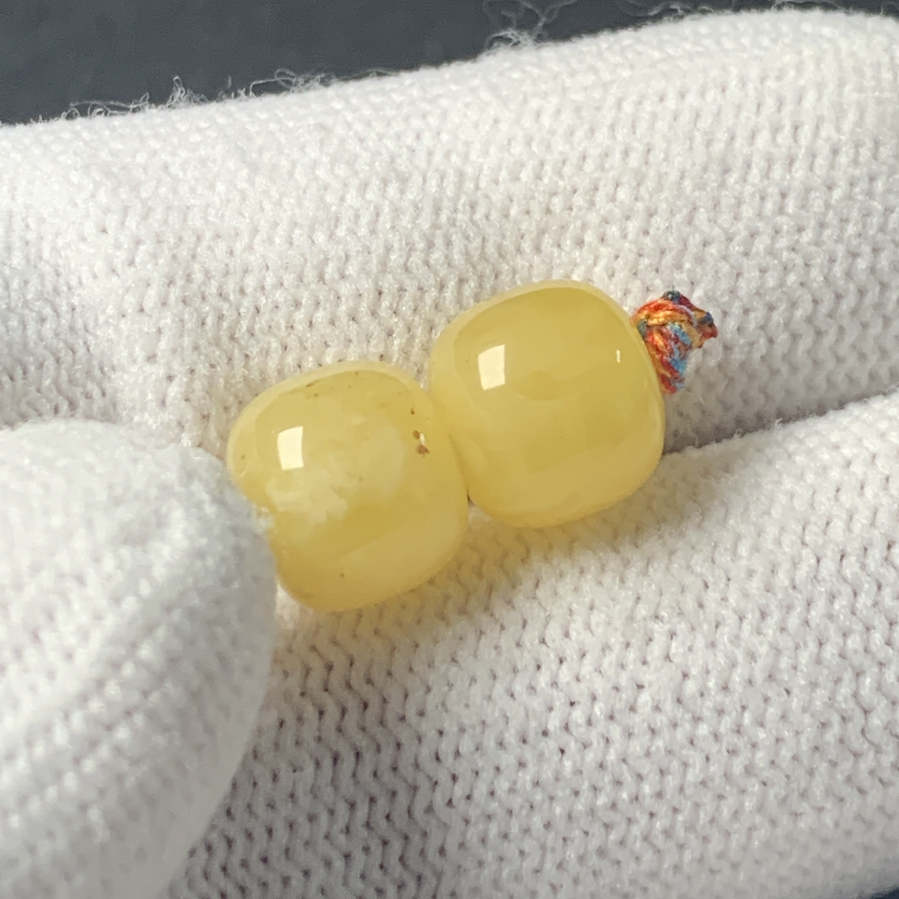 L1703保真原矿俄料尺寸9.2*8.2mm蜜蜡老型对珠配珠微瑕支持复检