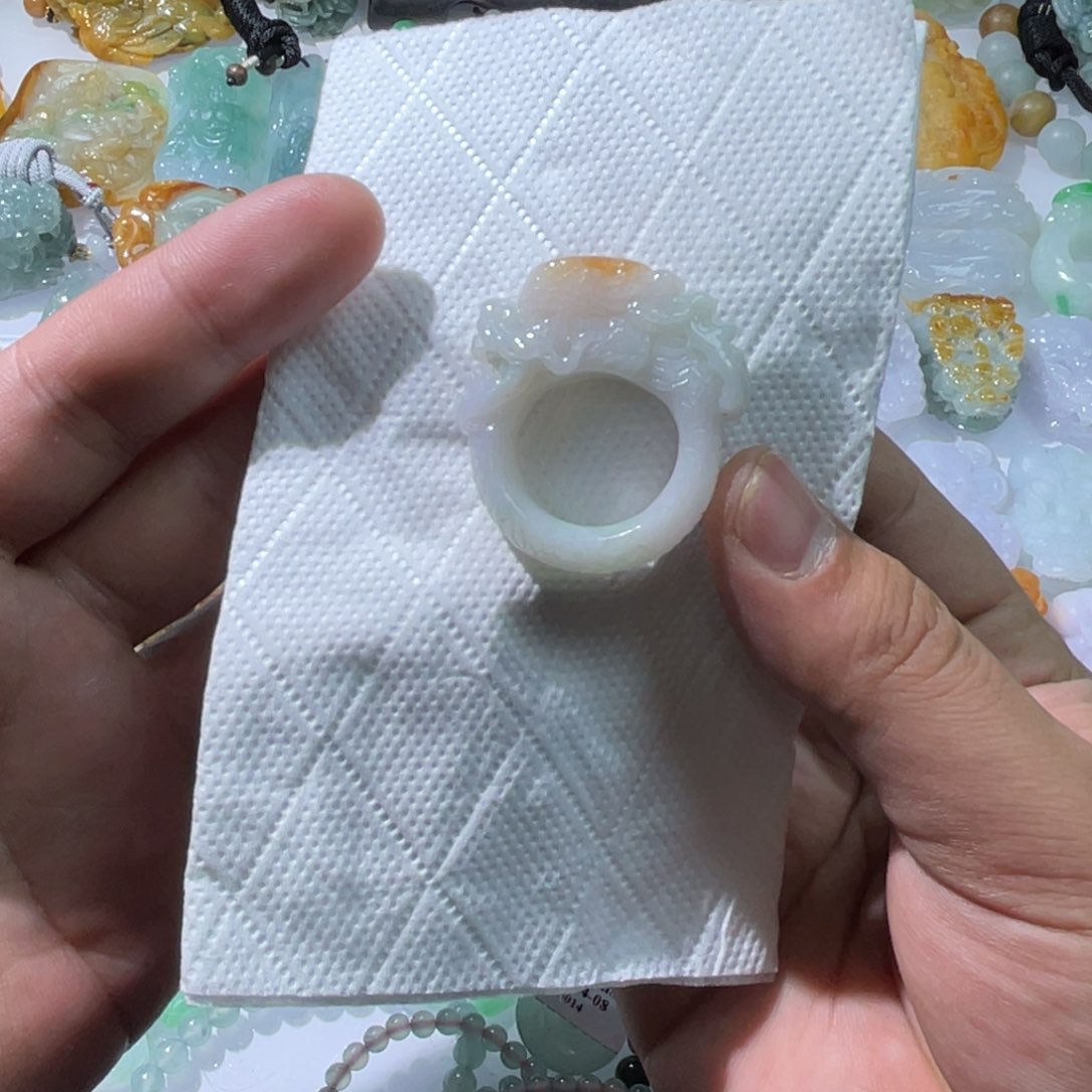 翡翠颈饰未镶嵌天然