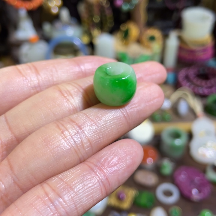 公***下翡翠散珠精品精品精品精品精品