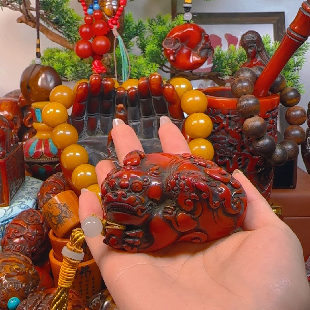 琥珀裸石未镶嵌貔貅