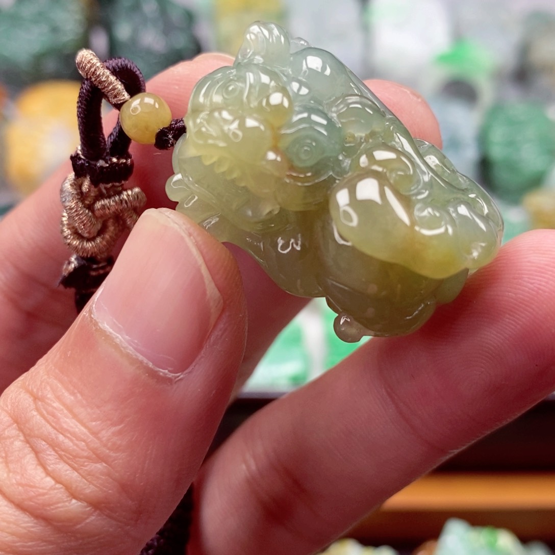 翡翠颈饰未镶嵌翡翠