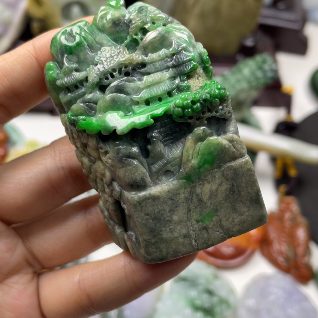 *****翡翠未镶嵌颈饰牌子