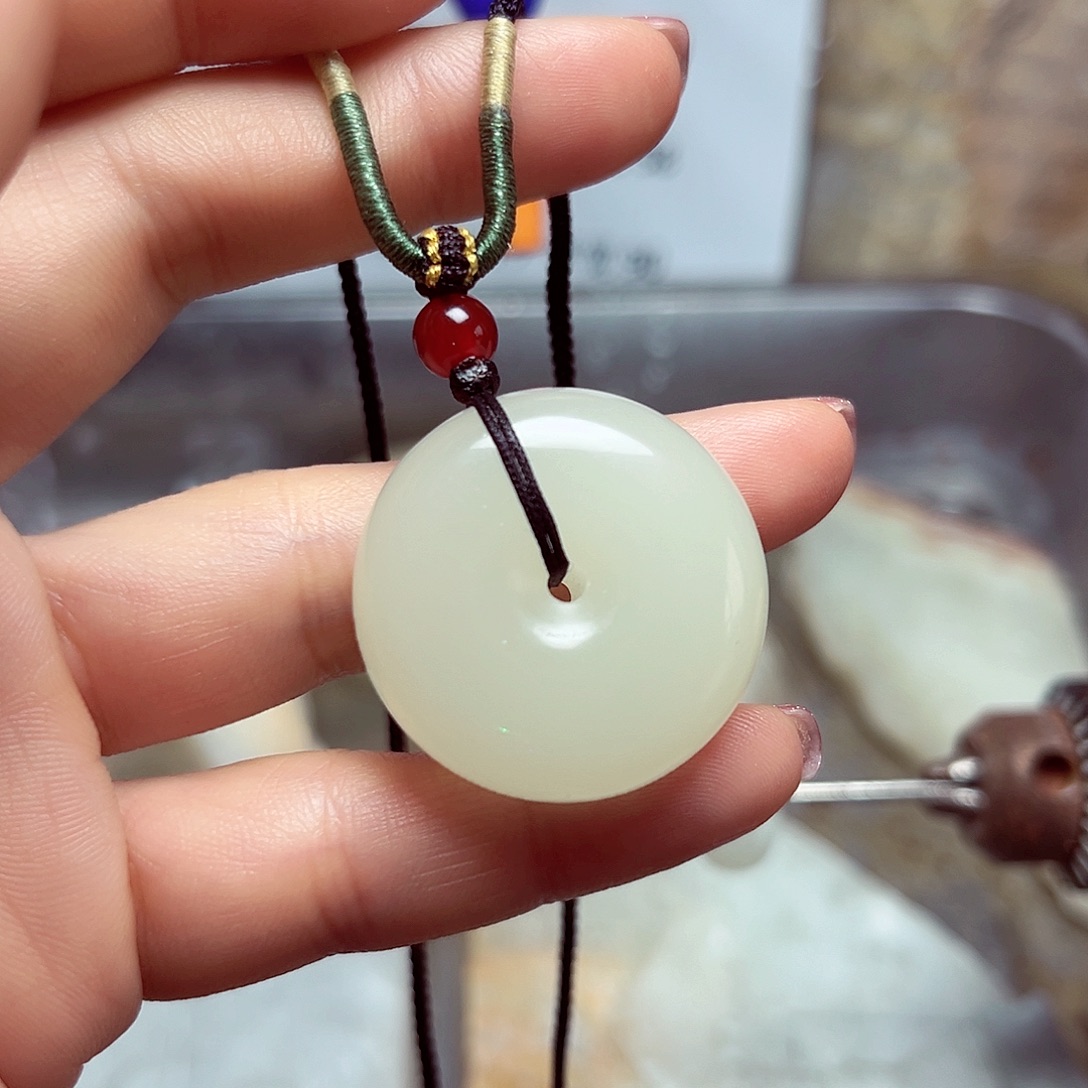 和田玉未镶嵌颈饰平安扣30