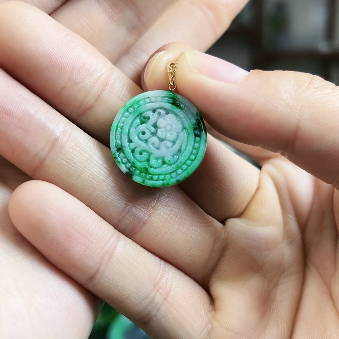 翡翠颈饰18K金镶嵌吊坠