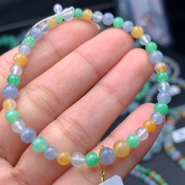 翡翠手镯未镶嵌卡