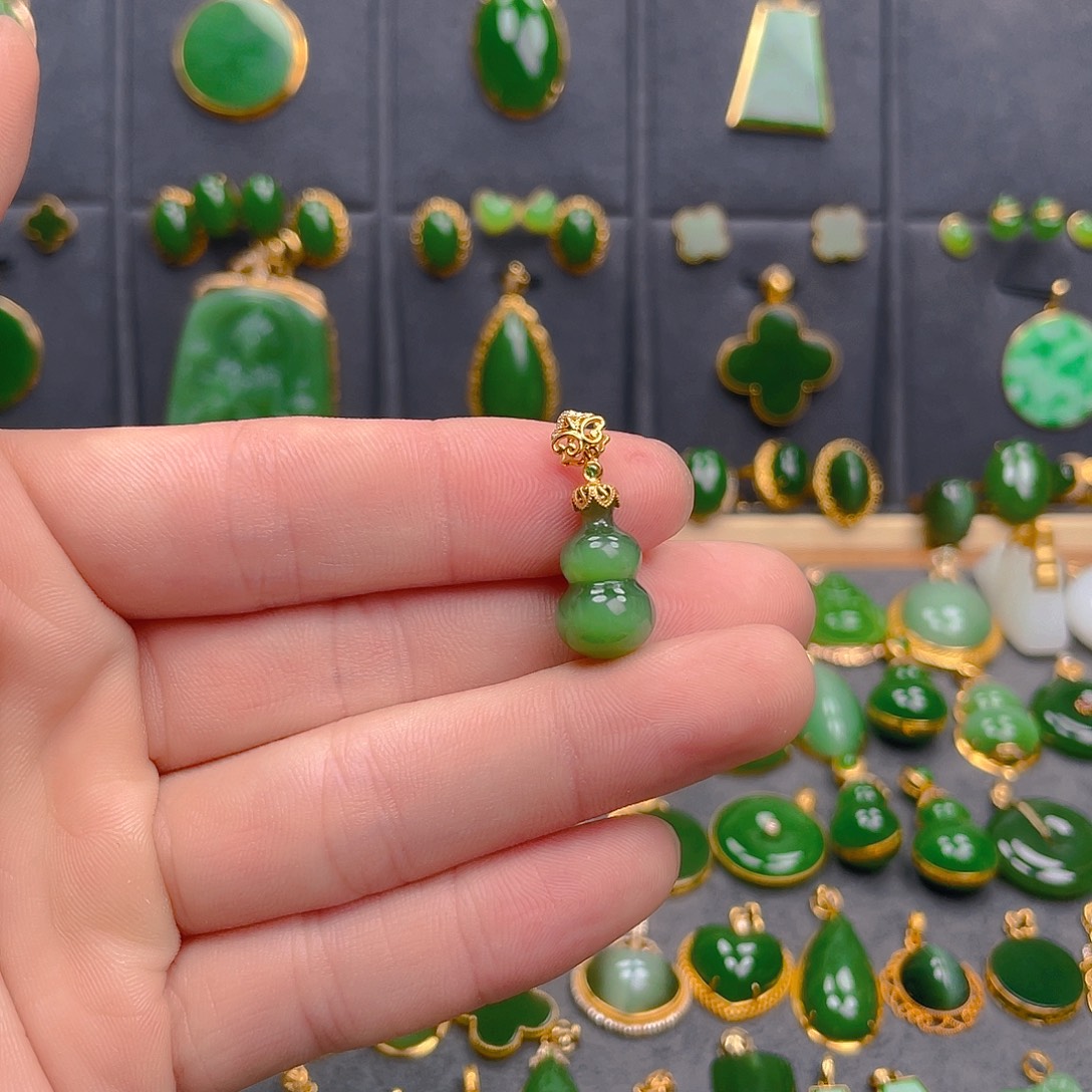 和田玉（碧玉）18K金镶嵌吊坠(不含链)