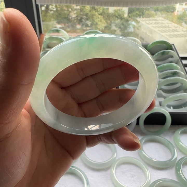 翡翠手镯未镶嵌慧*