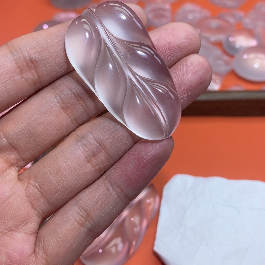 雷***！石英质玉未镶嵌珠宝半成品