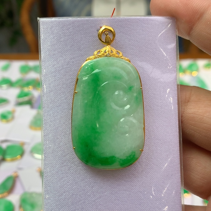翡翠颈饰18K金镶嵌翡翠