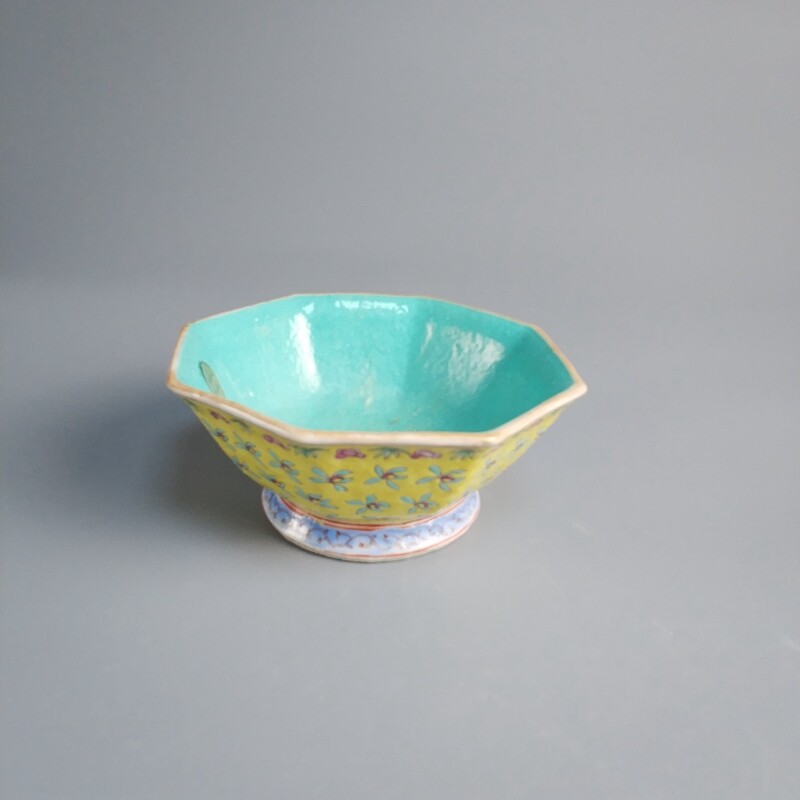 M25KE008238 - 清同治粉彩黄地花卉纹八方供碗