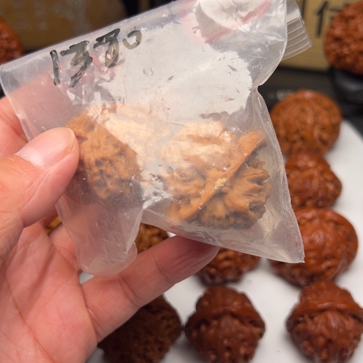 云***峰吊坠文玩核桃京八对