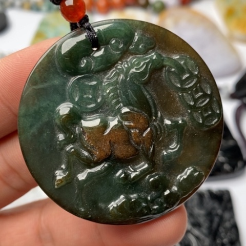 翡翠颈饰未镶嵌翡翠