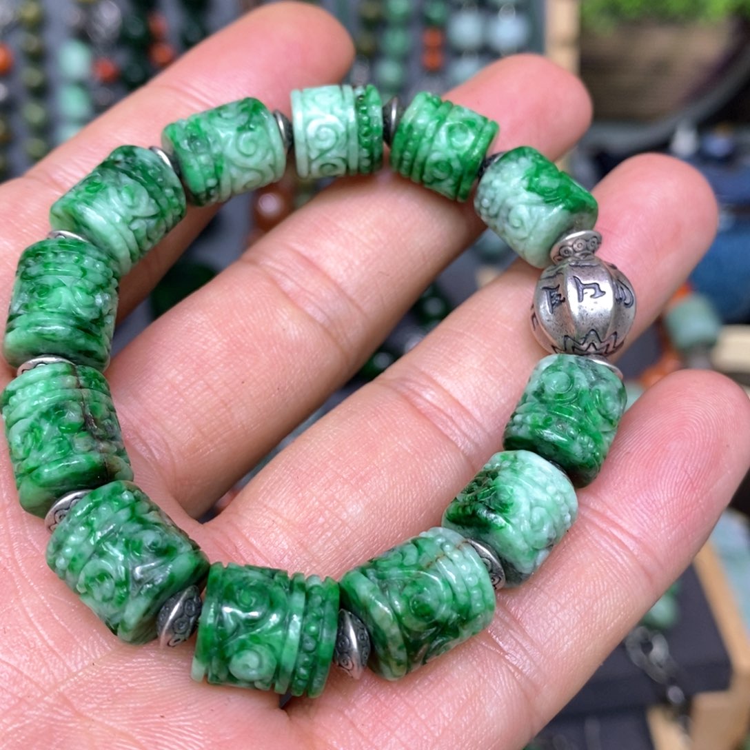 翡翠手链未镶嵌漂亮美眉