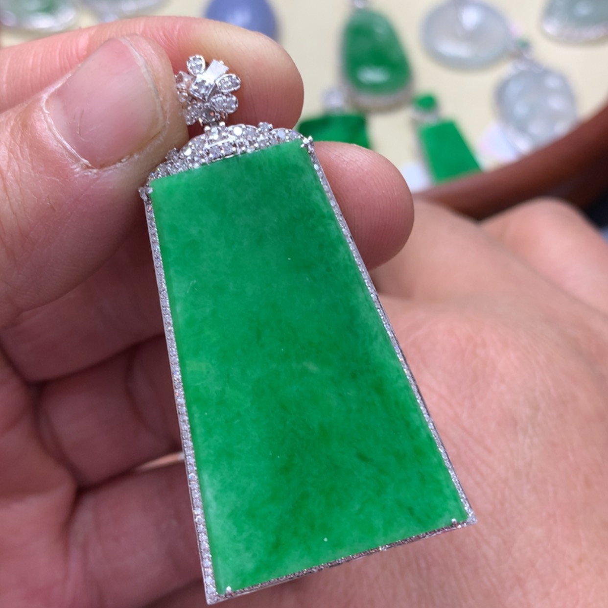 【闪购商品】翡翠颈饰18K金镶嵌无事牌