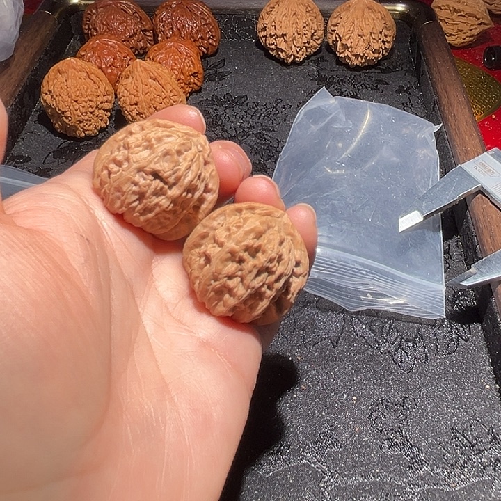 把件文玩核桃三角白
