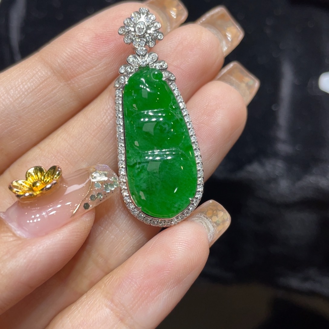 翡翠颈饰18K金镶嵌天然缅甸翡翠