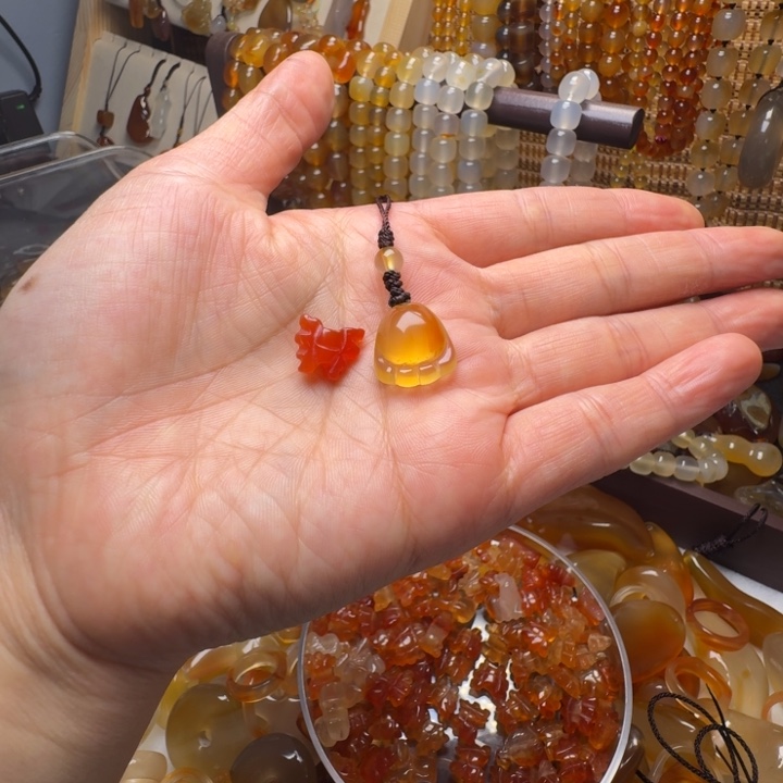 张***丽玛瑙/玉髓未镶嵌颈饰006