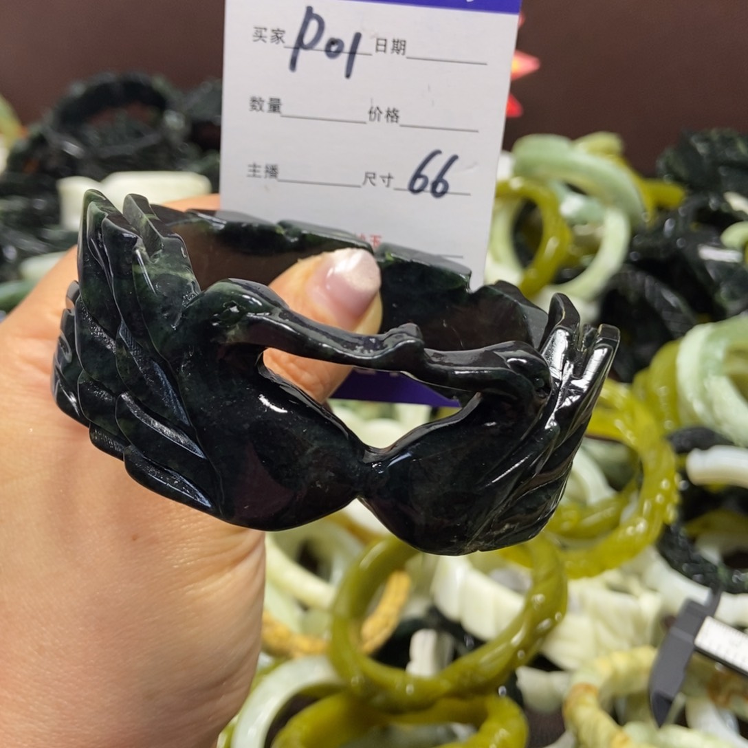 蛇纹石玉手镯未镶嵌