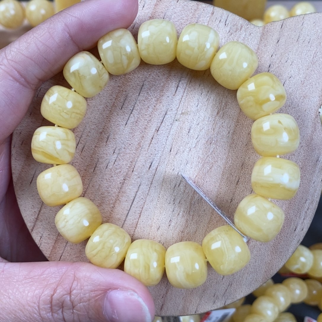 未镶嵌蜜蜡裸石钓*翁